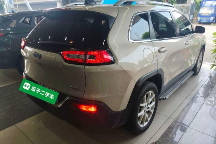 Used Jeep Cherokee 2016 2.0L Superior Edition Rear Right 45 Deg