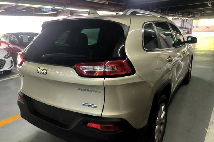 Used Jeep Cherokee 2016 2.4L Leading Edition Rear Right 45 Deg