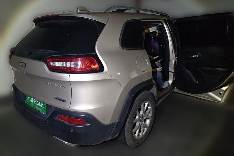 Used Jeep Cherokee 2016 2.4L Professional Smart Version Rear Right 45 Deg