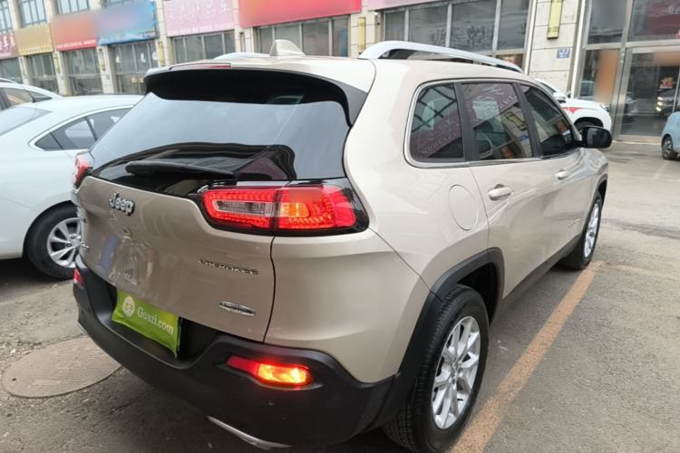 Used Jeep Cherokee 2016 2.4L Professional Smart Version Rear Right 45 Deg
