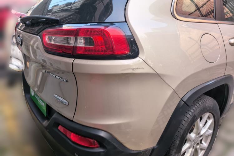 Used Jeep Cherokee 2016 2.4L Leading Edition Rear Right 45 Deg