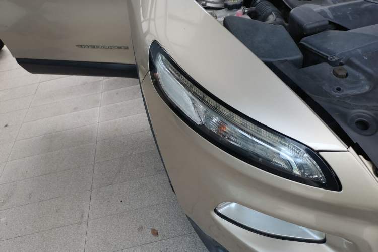 Used Jeep Cherokee 2016 2.4L Leading Edition Right Front Headlight