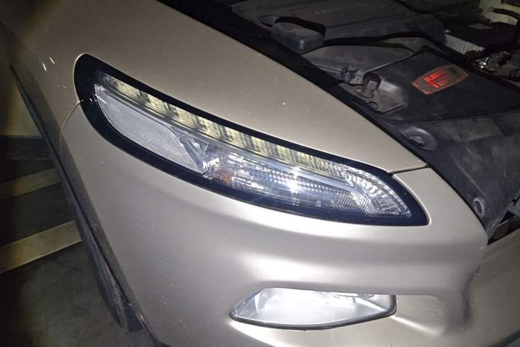 Used Jeep Cherokee 2016 2.4L Professional Smart Version Right Front Headlight