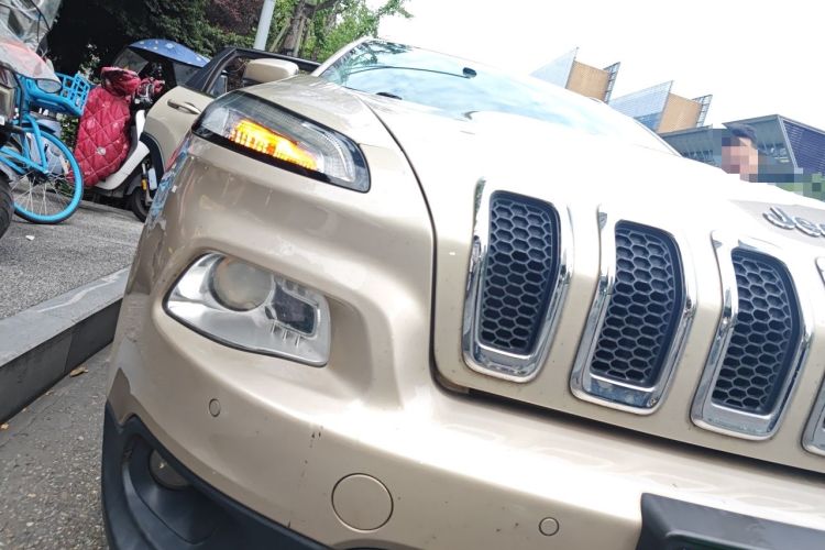 Used Jeep Cherokee 2016 2.0L Smart Version Right Front Headlight