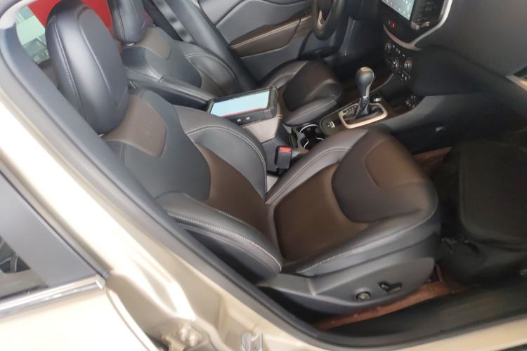 Used Jeep Cherokee 2016 2.4L Leading Edition Right Front Seat