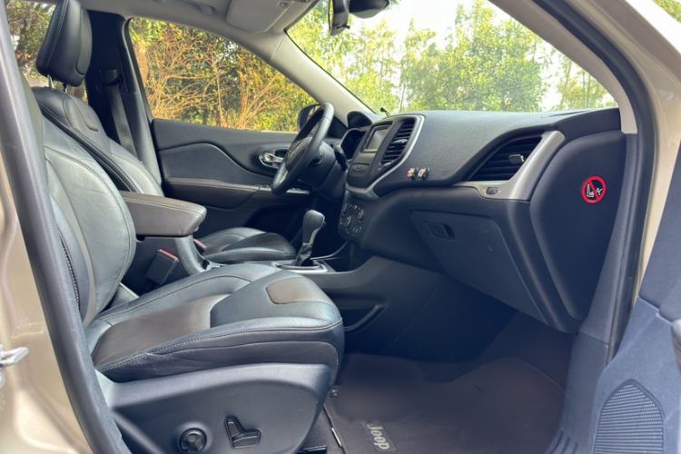 Used Jeep Cherokee 2016 2.4L Leading Edition Right Front Seat