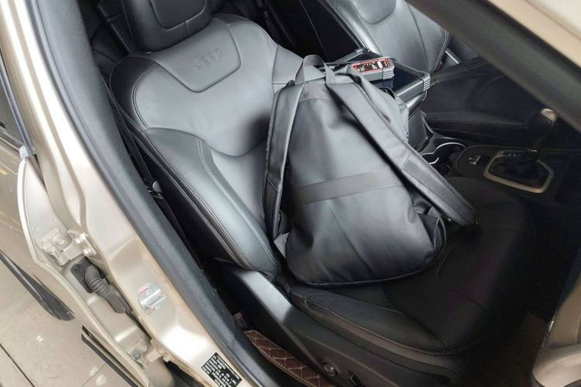 Used Jeep Cherokee 2016 2.0L Superior Edition Right Front Seat