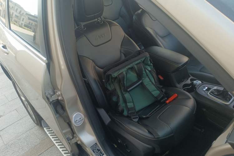 Used Jeep Cherokee 2016 2.4L Leading Edition Right Front Seat