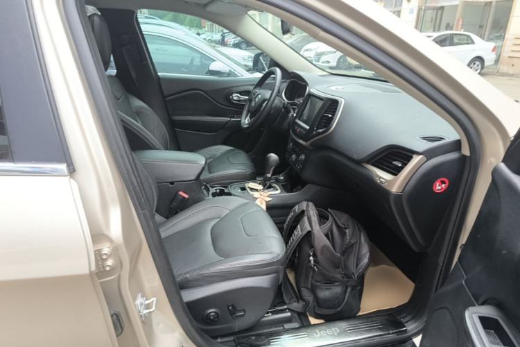 Used Jeep Cherokee 2016 2.4L Professional Smart Version Right Front Seat