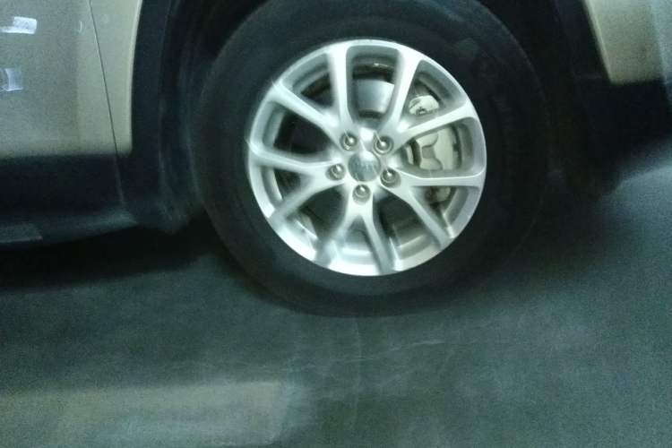 Used Jeep Cherokee 2016 2.4L Professional Smart Version Right Front Wheel Hub