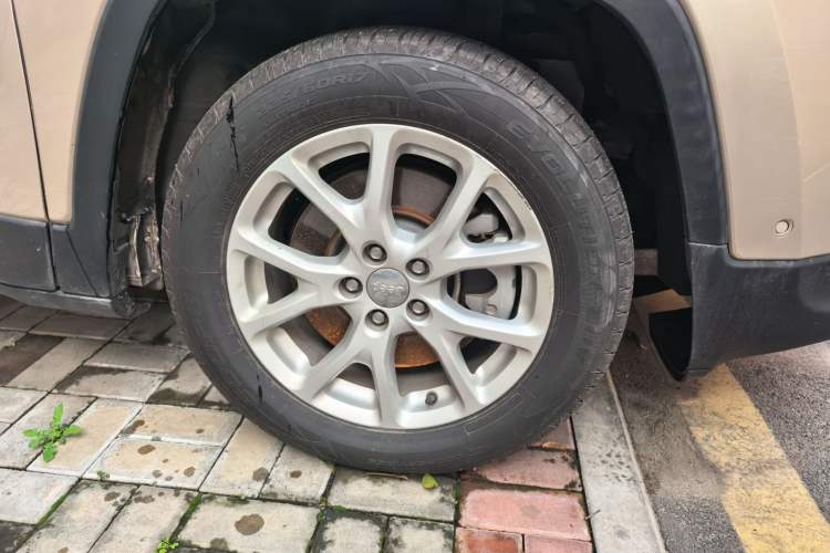 Used Jeep Cherokee 2016 2.4L Leading Edition Right Front Wheel Hub