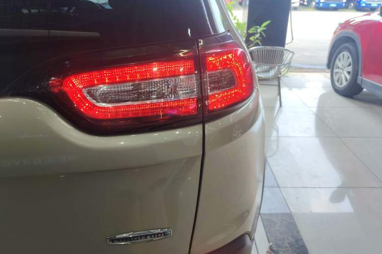 Used Jeep Cherokee 2016 2.0L Superior Edition Right Rear Taillight