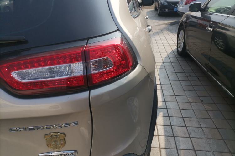 Used Jeep Cherokee 2016 2.4L Professional Smart Version Right Rear Taillight