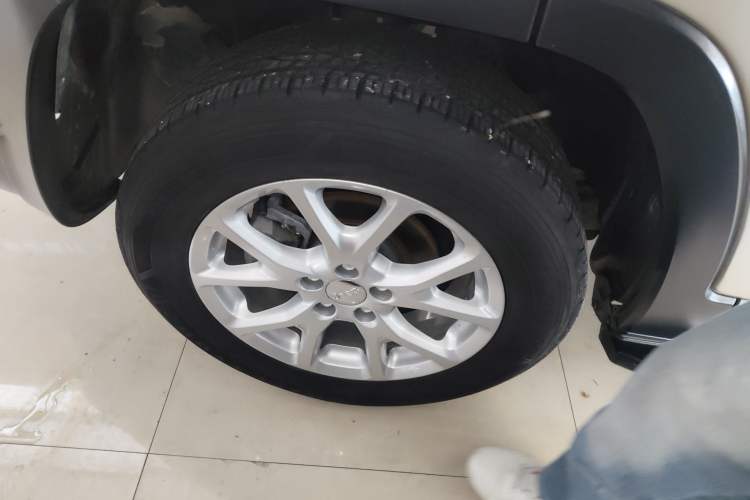 Used Jeep Cherokee 2016 2.4L Leading Edition Right Rear Wheel Hub