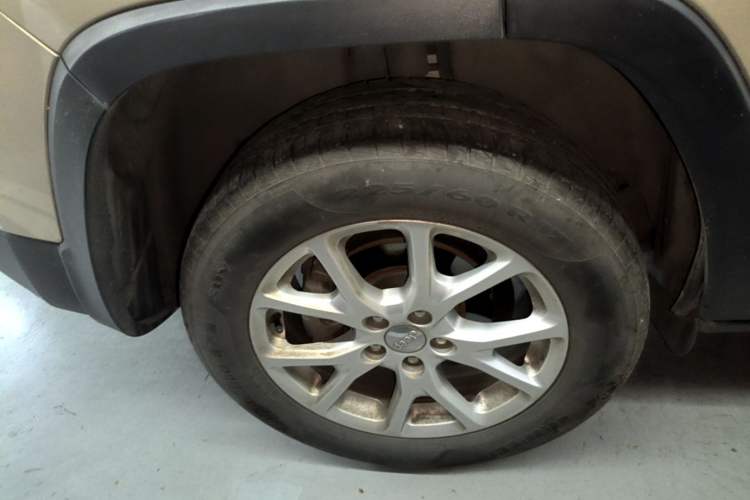 Used Jeep Cherokee 2016 2.4L Leading Edition Right Rear Wheel Hub