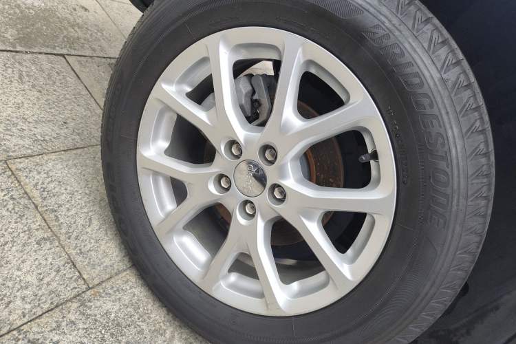 Used Jeep Cherokee 2016 2.4L Leading Edition Right Rear Wheel Hub