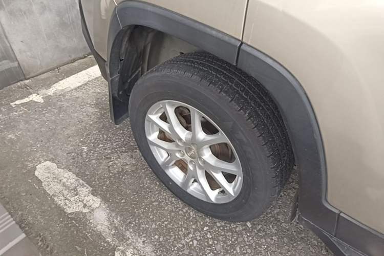 Used Jeep Cherokee 2016 2.4L Leading Edition Right Rear Wheel Hub