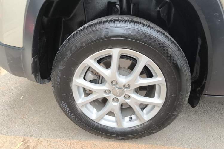 Used Jeep Cherokee 2016 2.4L Professional Smart Version Right Rear Wheel Hub