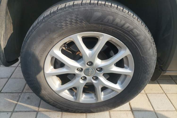 Used Jeep Cherokee 2016 2.4L Professional Smart Version Right Rear Wheel Hub