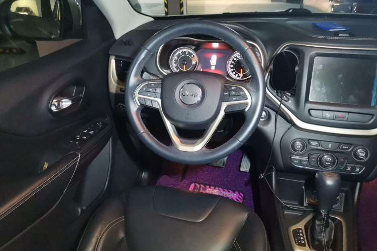 Used Jeep Cherokee 2016 2.0L Superior Edition Steering Wheel