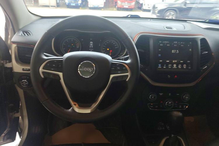 Used Jeep Cherokee 2016 2.0L Superior Edition Steering Wheel