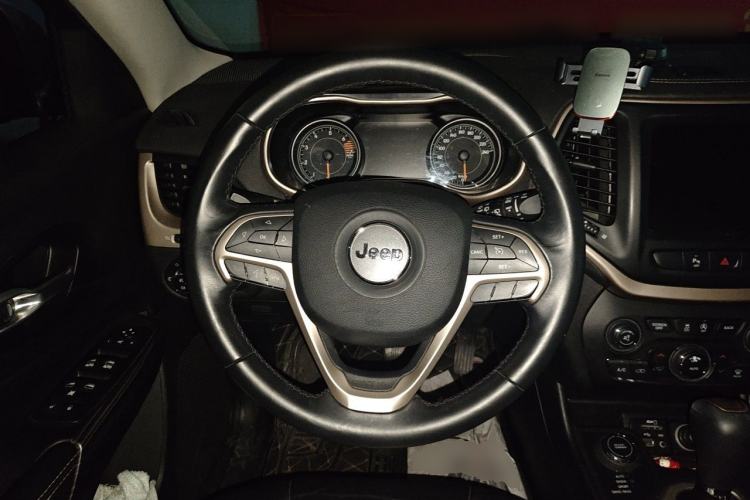 Used Jeep Cherokee 2016 2.4L Professional Smart Version Steering Wheel