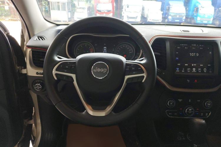 Used Jeep Cherokee 2016 2.0L Superior Edition Steering Wheel