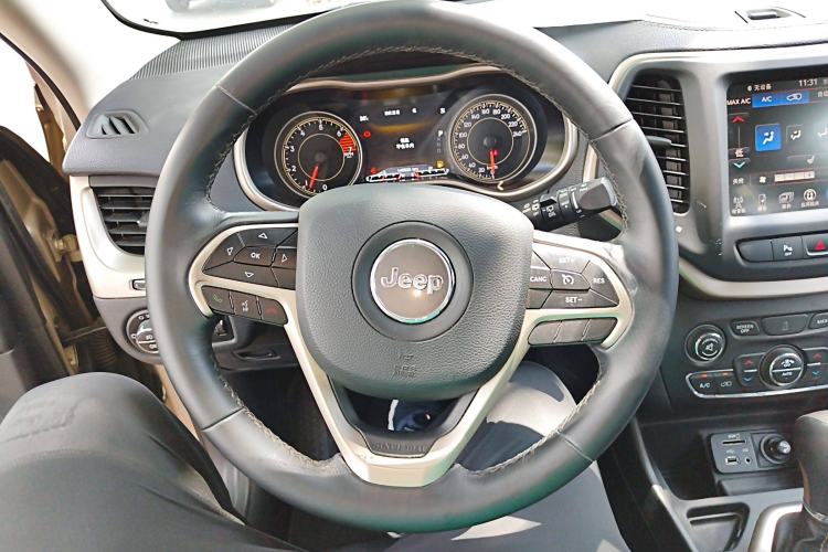 Used Jeep Cherokee 2016 2.0L Superior Edition Steering Wheel