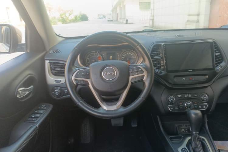 Used Jeep Cherokee 2016 2.4L Leading Edition Steering Wheel