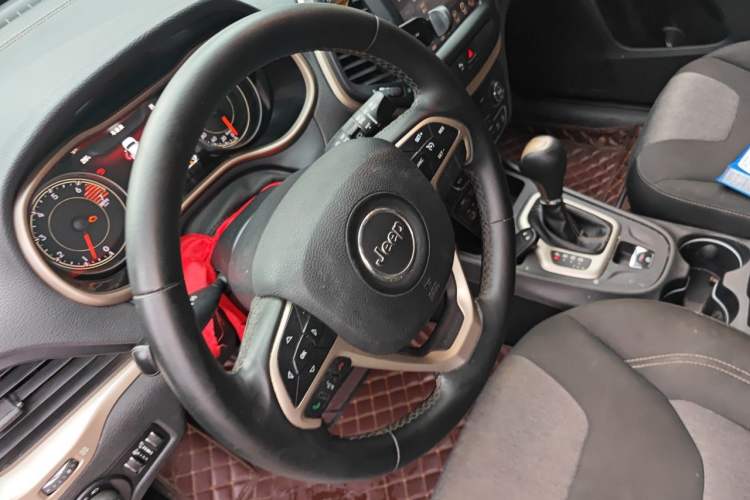 Used Jeep Cherokee 2016 2.0L Smart Version Steering Wheel