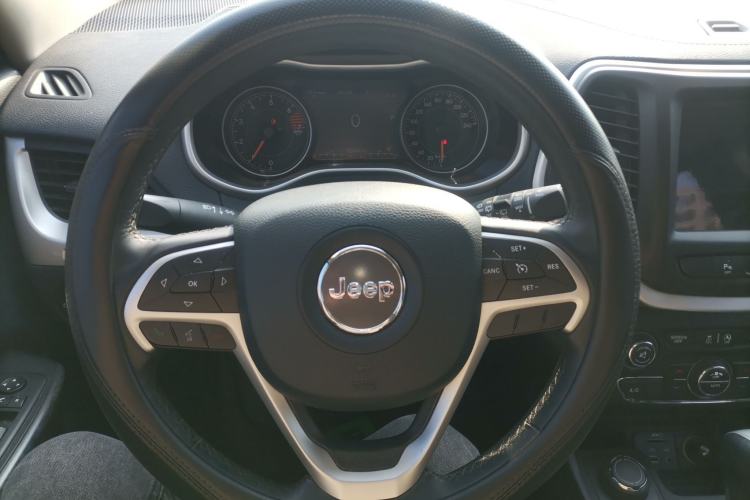 Used Jeep Cherokee 2016 2.4L Professional Smart Version Steering Wheel