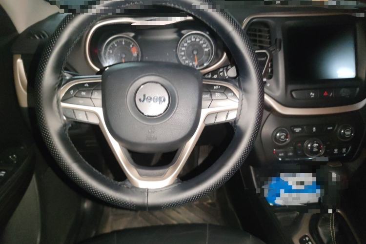 Used Jeep Cherokee 2016 2.0L Superior Edition Steering Wheel