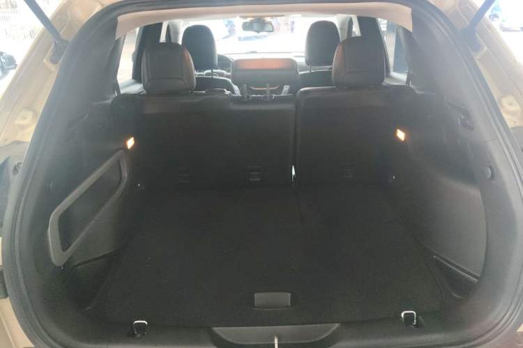 Used Jeep Cherokee 2016 2.0L Superior Edition Trunk