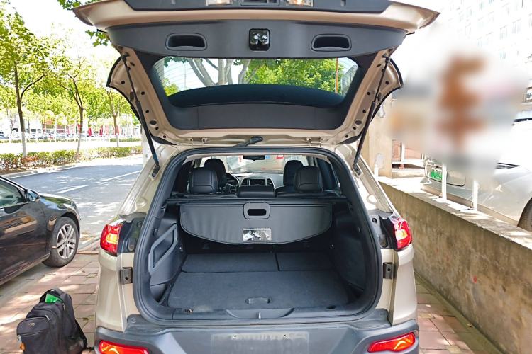 Used Jeep Cherokee 2016 2.0L Superior Edition Trunk