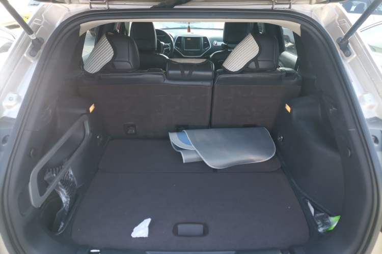 Used Jeep Cherokee 2016 2.4L Professional Smart Version Trunk