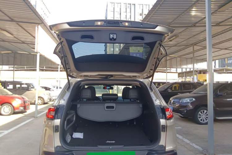 Used Jeep Cherokee 2016 2.4L Professional Smart Version Trunk