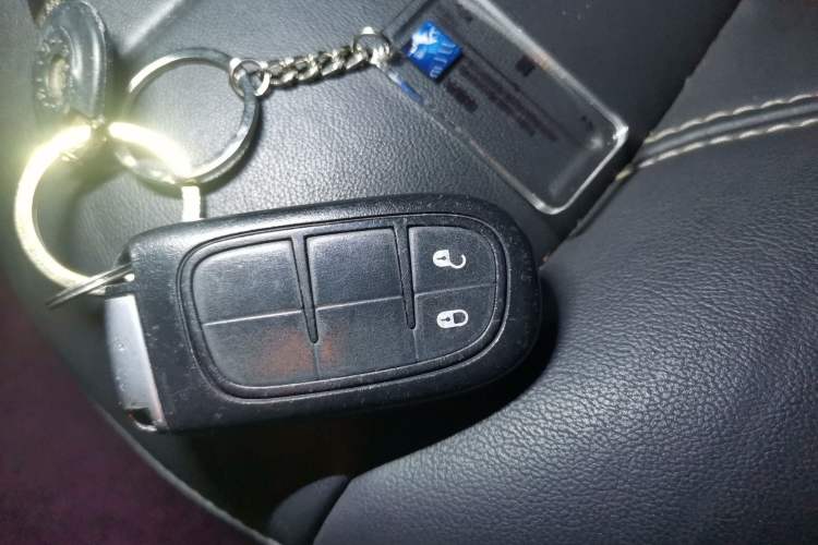 Used Jeep Cherokee 2016 2.0L Superior Edition Vehicle Key