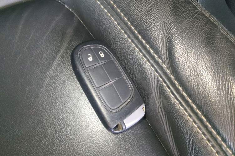 Used Jeep Cherokee 2016 2.0L Superior Edition Vehicle Key