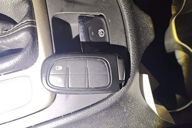 Used Jeep Cherokee 2016 2.4L Professional Smart Version Vehicle Key