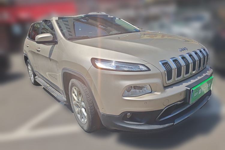 Used Jeep Cherokee 2016 2.4L Leading Edition Front Right 45 Deg