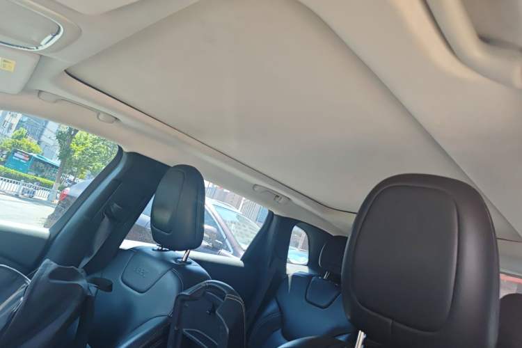 Used Jeep Cherokee 2016 2.4L Leading Edition Headliner