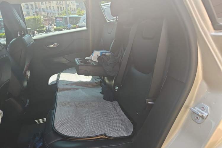 Used Jeep Cherokee 2016 2.4L Leading Edition Left Rear Seat