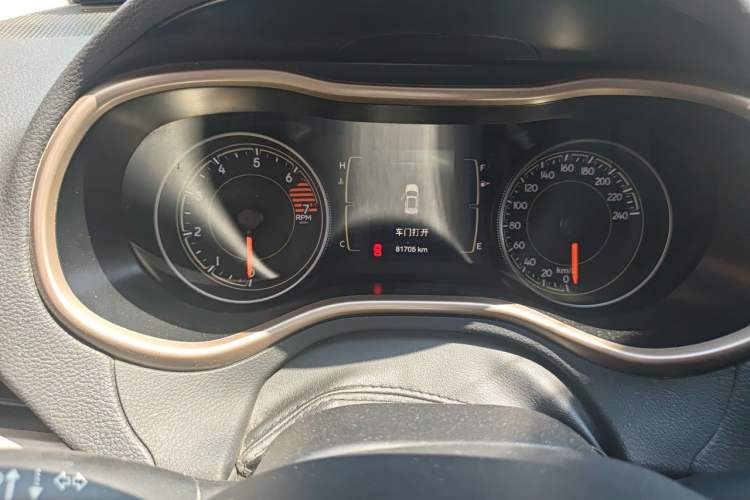 Used Jeep Cherokee 2016 2.4L Leading Edition Odometer Close Up