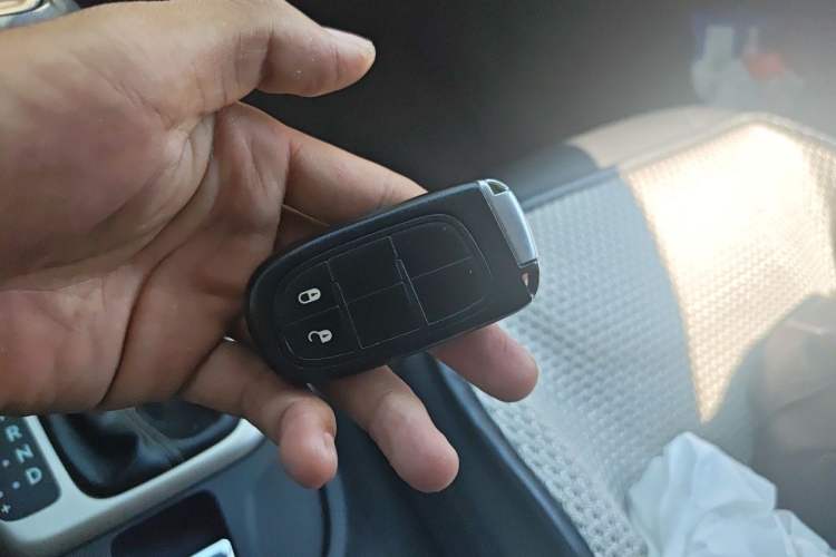 Used Jeep Cherokee 2016 2.4L Leading Edition Vehicle Key
