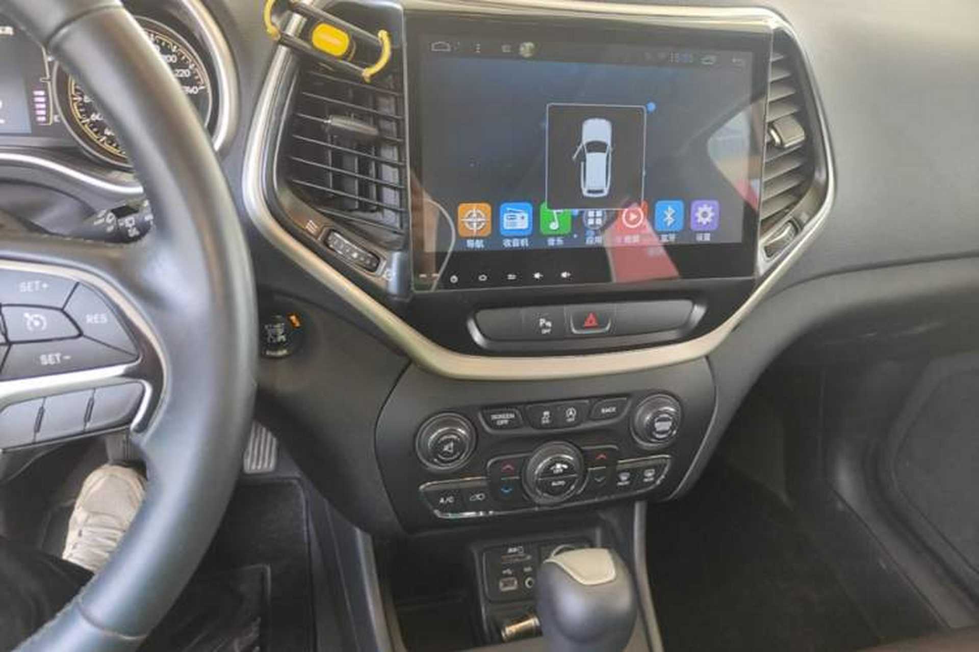 Used Jeep Cherokee 2016 2.4L Leading Edition Audio And AC Panel