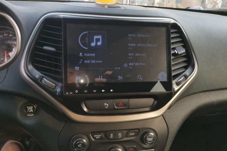 Used Jeep Cherokee 2016 2.4L Leading Edition Audio And AC Panel