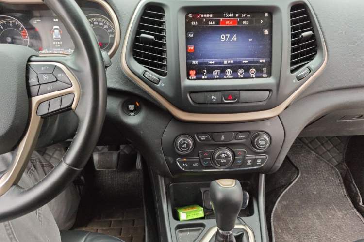 Used Jeep Cherokee 2016 2.0L Superior Edition Audio And AC Panel