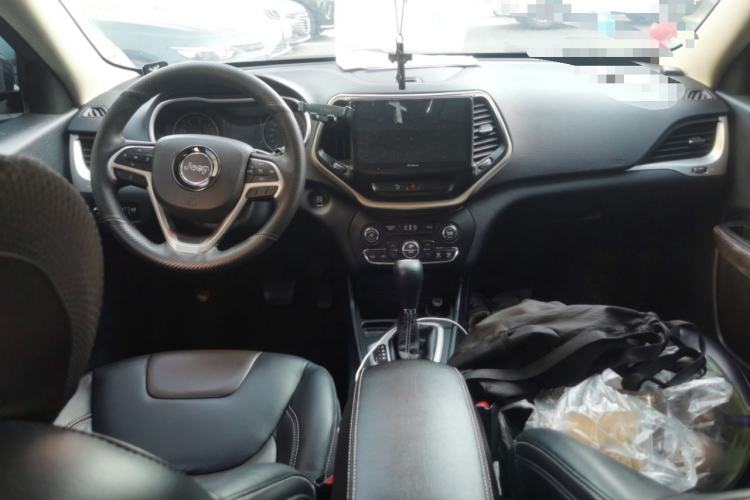 Used Jeep Cherokee 2016 2.4L Leading Edition Center Console