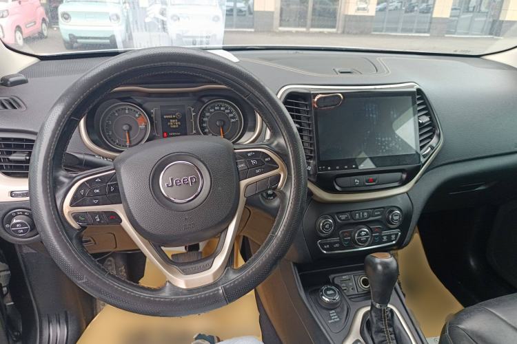 Used Jeep Cherokee 2016 2.4L Professional Edition Center Console