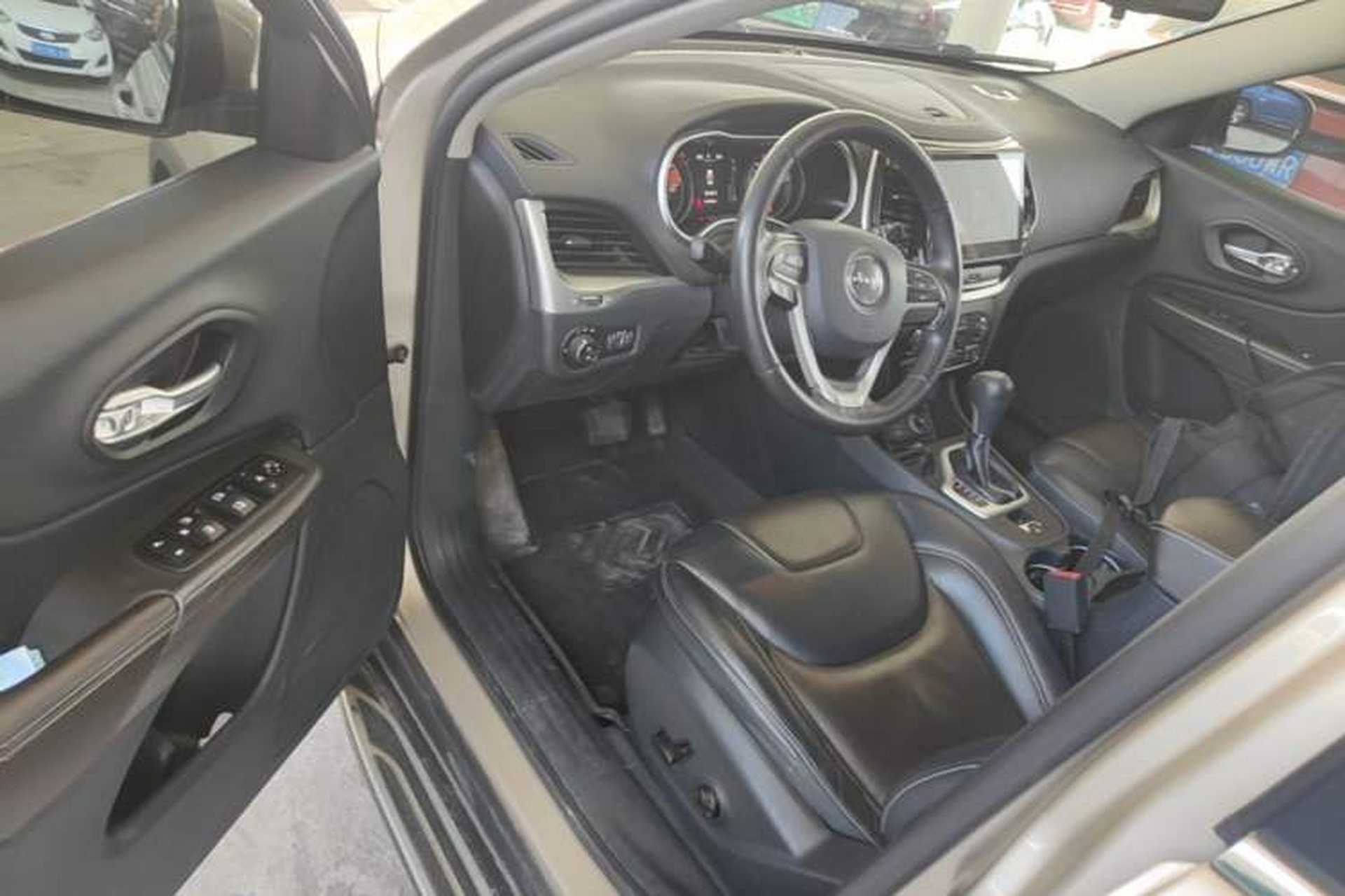 Used Jeep Cherokee 2016 2.4L Leading Edition Driver Seat